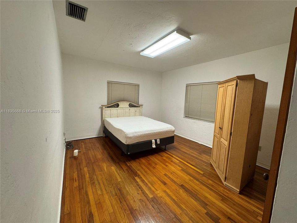 合同活跃: $3,500 (0 贝兹, 0 浴室, 0 平方英尺)