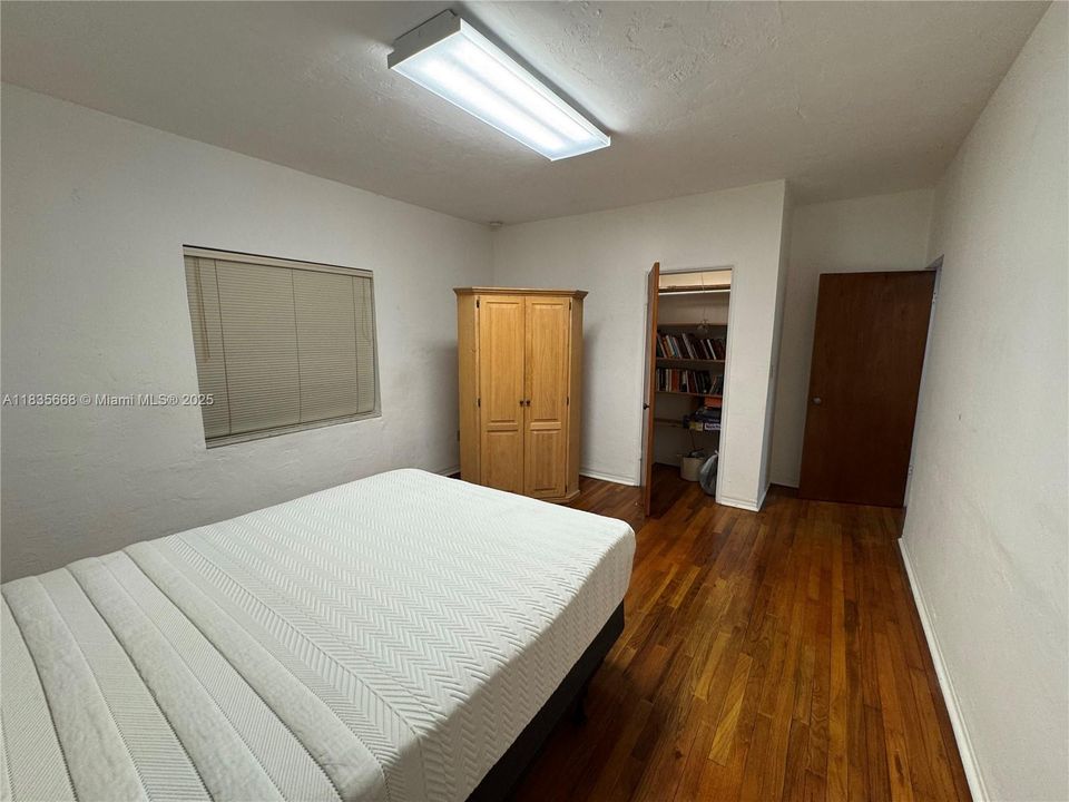 合同活跃: $3,500 (0 贝兹, 0 浴室, 0 平方英尺)