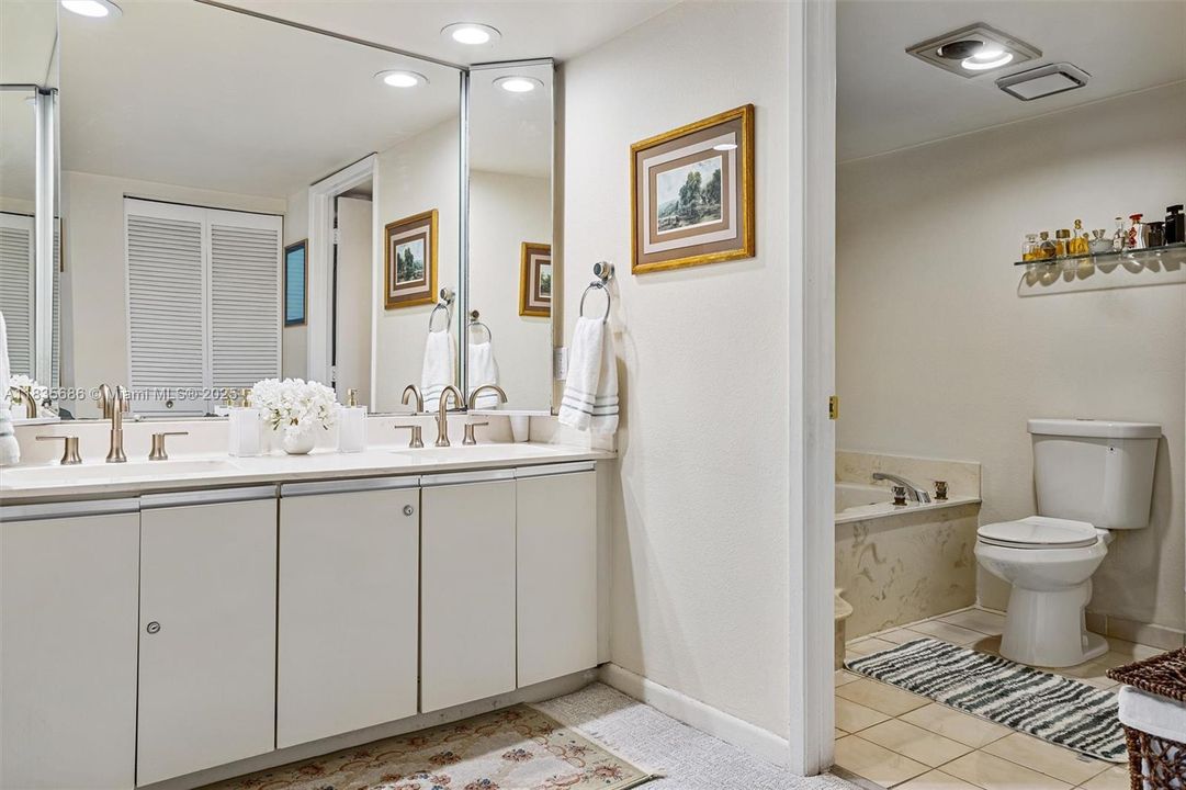 Spacious main bathroom