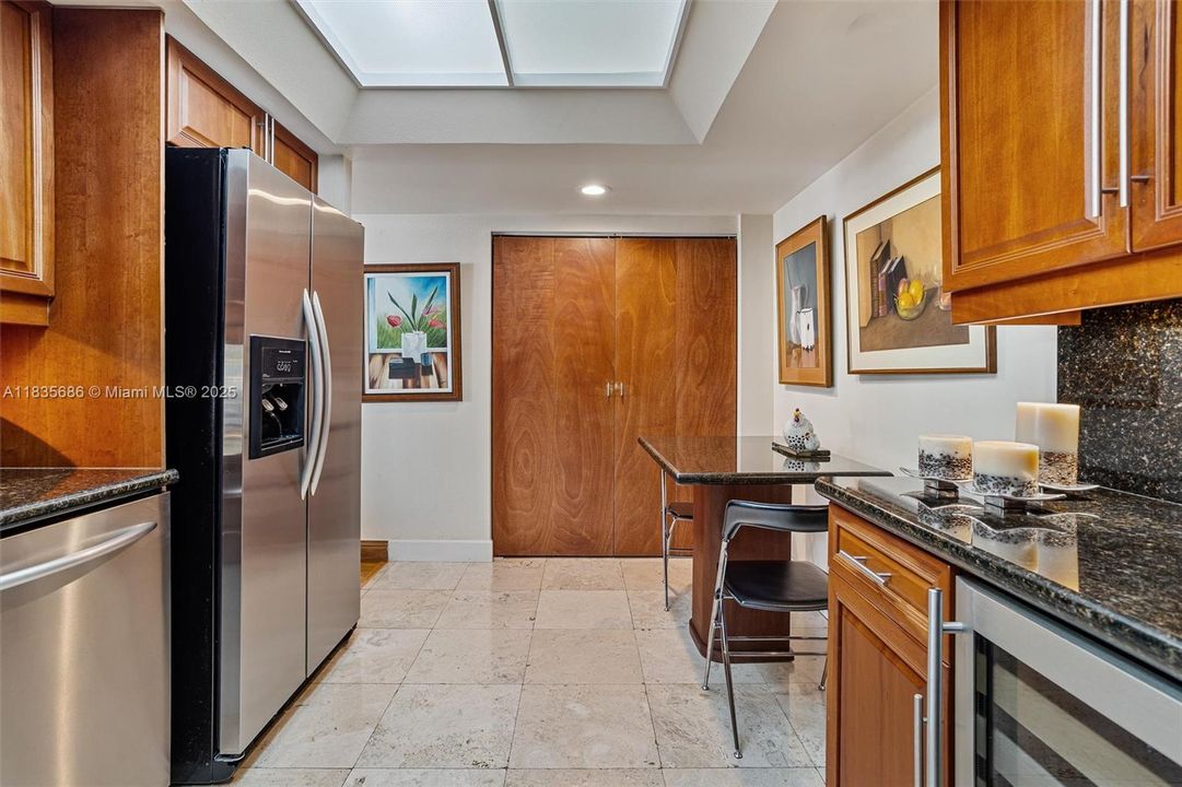 En Venta: $885,000 (3 camas, 3 baños, 1624 Pies cuadrados)