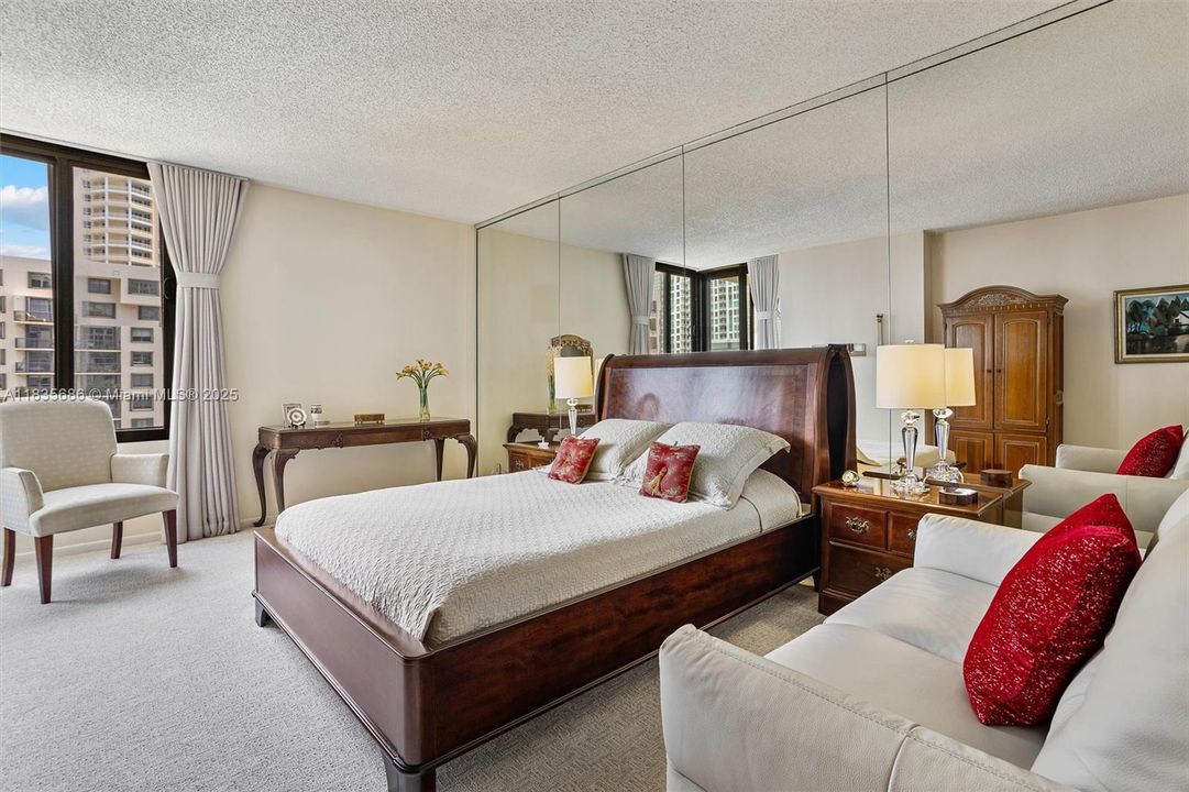 Spacious main bedroom