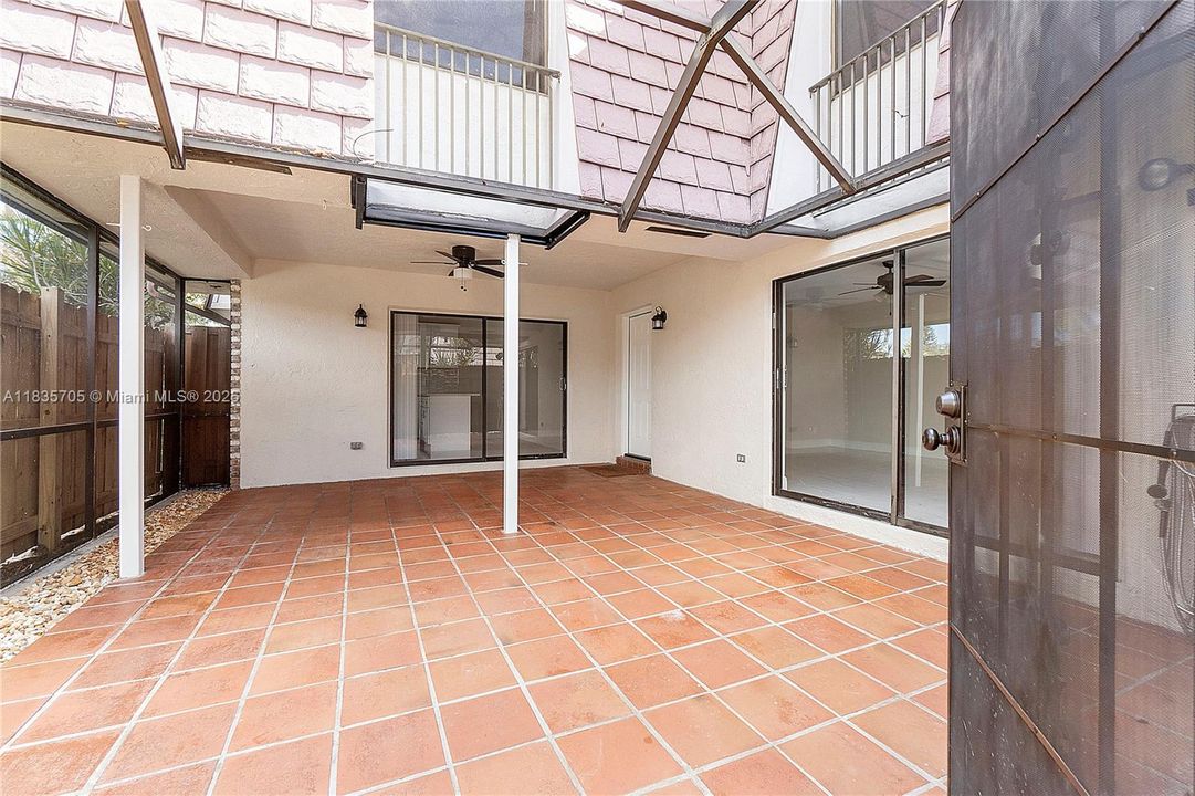 Recientemente alquilado: $3,000 (3 camas, 2 baños, 1449 Pies cuadrados)