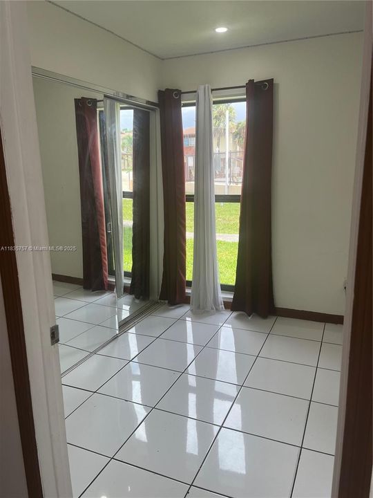 待售: $313,500 (3 贝兹, 2 浴室, 1006 平方英尺)