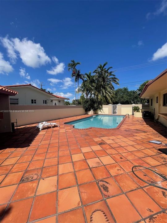 For Sale: $1,499,900 (6 beds, 4 baths, 3688 Square Feet)