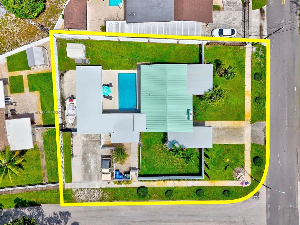 Vendido Recientemente: $665,000 (4 camas, 3 baños, 2199 Pies cuadrados)