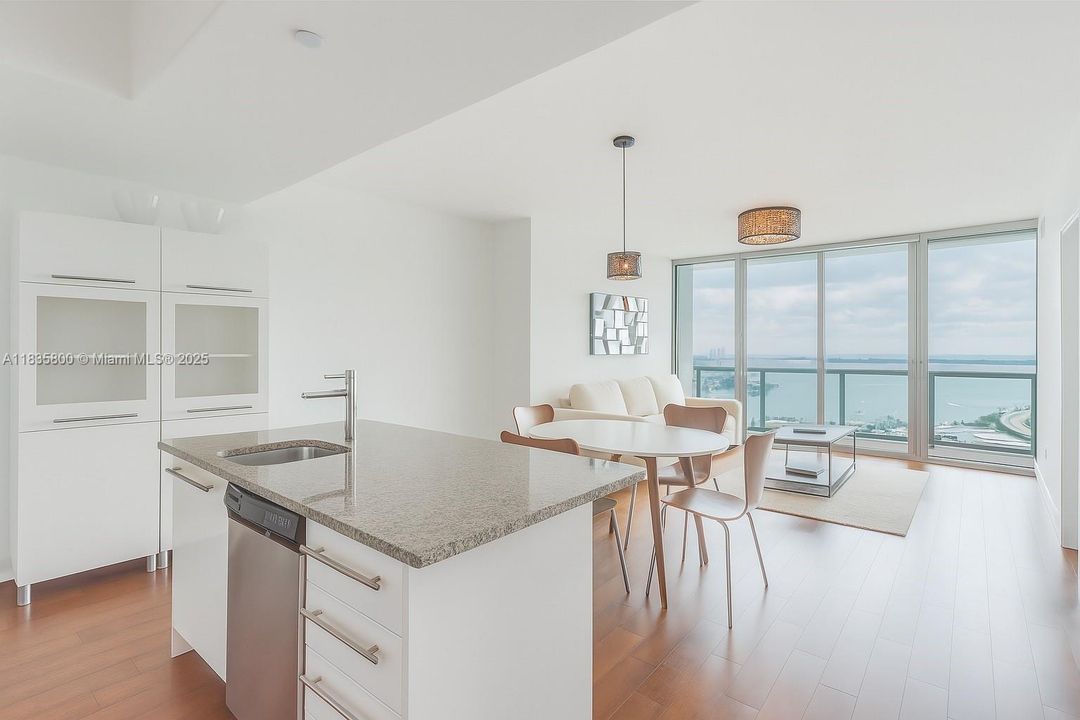 For Sale: $620,000 (1 beds, 1 baths, 948 Square Feet)