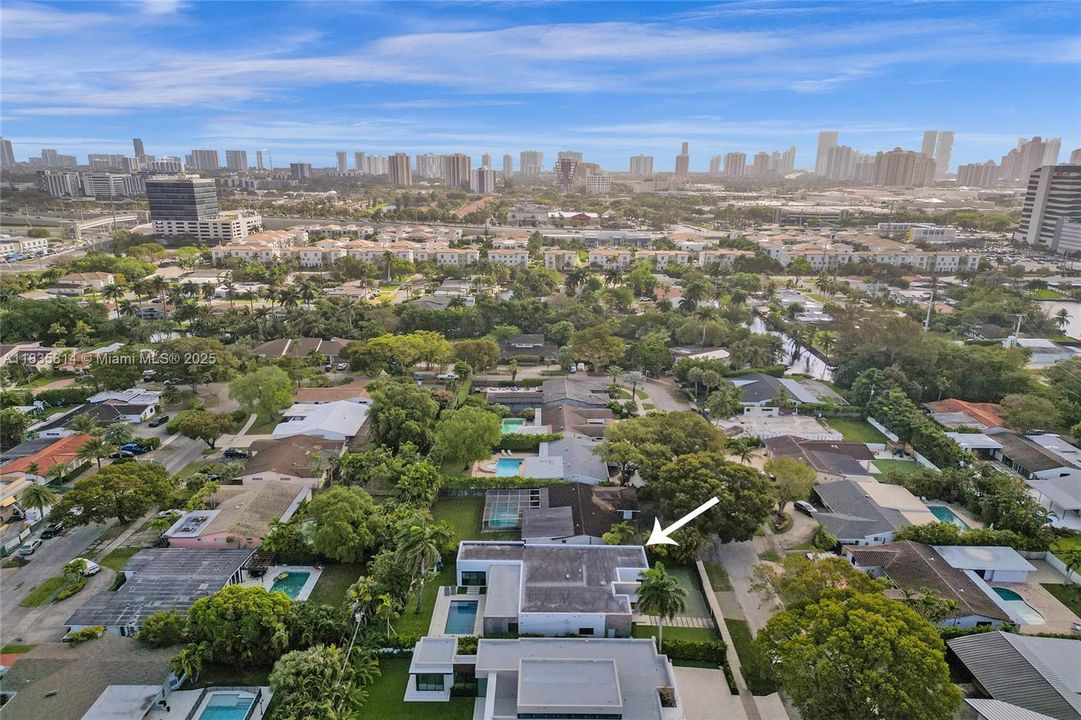 合同活跃: $19,000 (6 贝兹, 4 浴室, 3568 平方英尺)