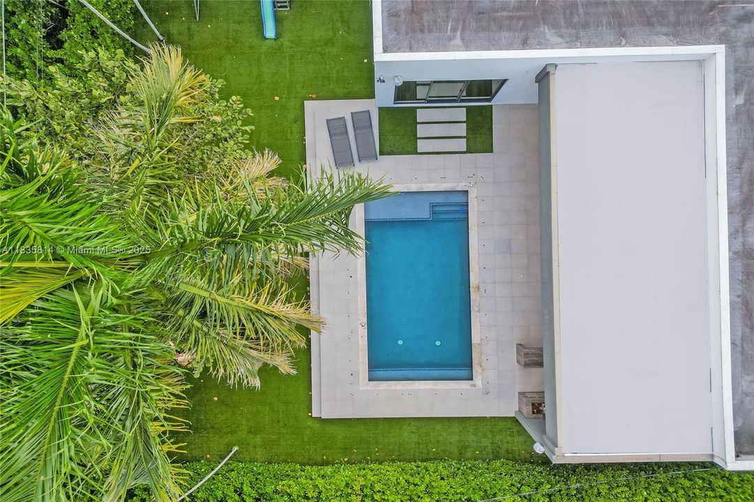 合同活跃: $19,000 (6 贝兹, 4 浴室, 3568 平方英尺)