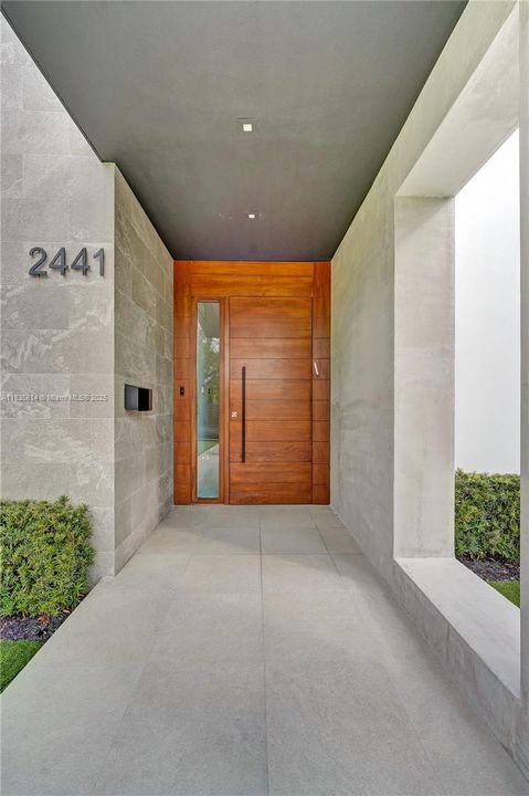 合同活跃: $19,000 (6 贝兹, 4 浴室, 3568 平方英尺)