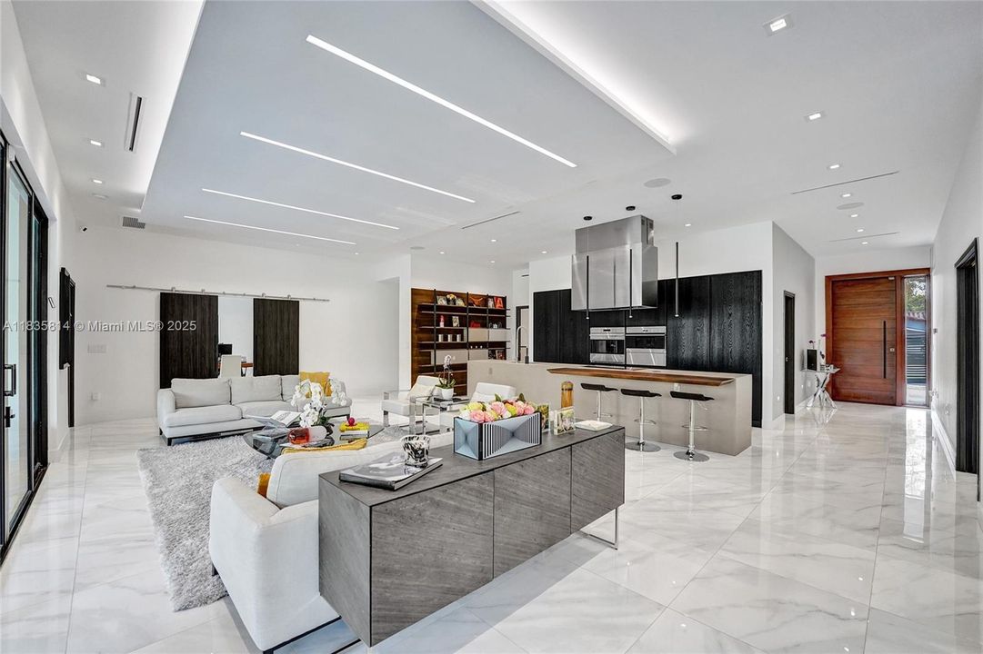 合同活跃: $19,000 (6 贝兹, 4 浴室, 3568 平方英尺)