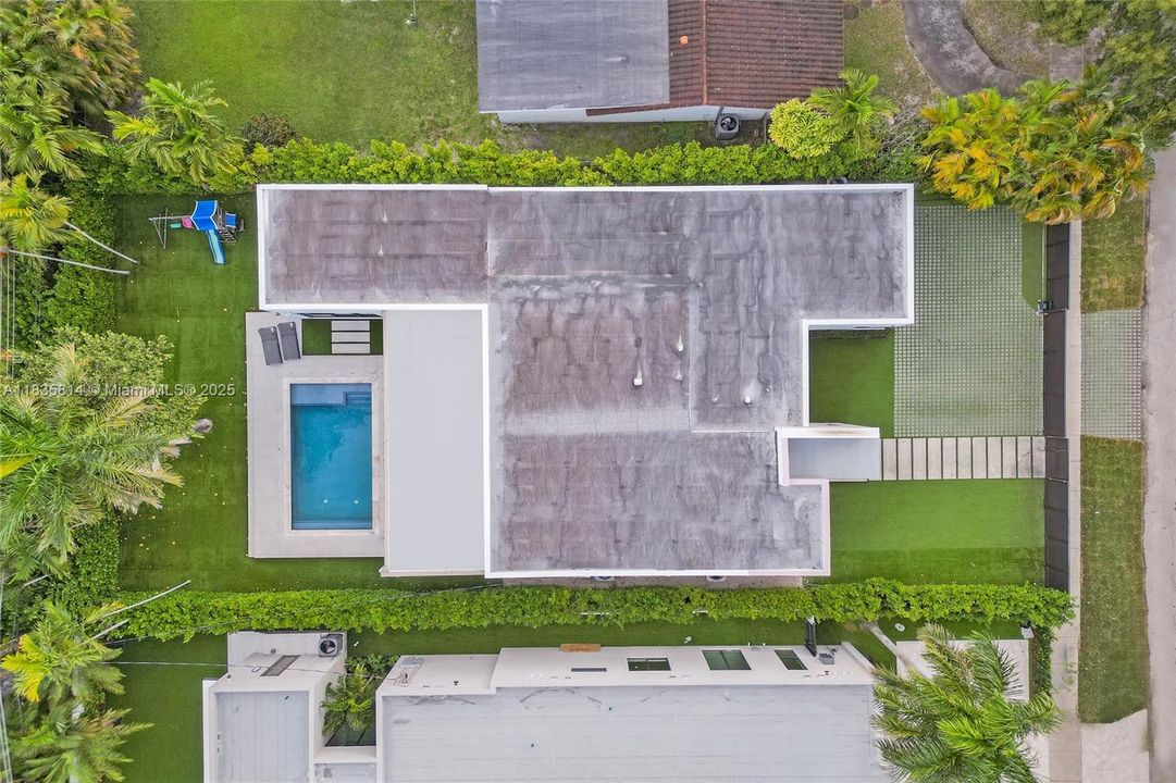 合同活跃: $19,000 (6 贝兹, 4 浴室, 3568 平方英尺)