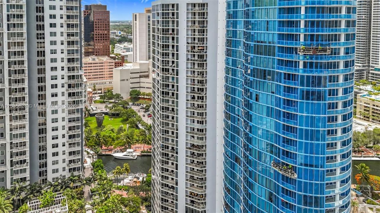 Под контрактом: $895,000 (2 спален, 2 ванн, 1161 Квадратных фут)