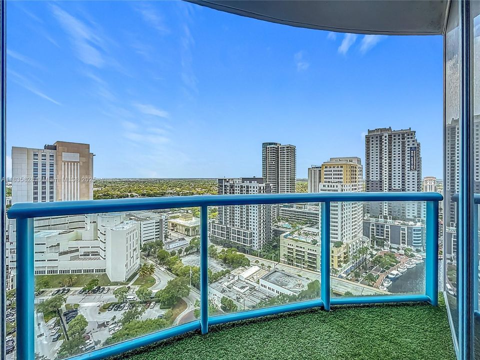 Под контрактом: $895,000 (2 спален, 2 ванн, 1161 Квадратных фут)