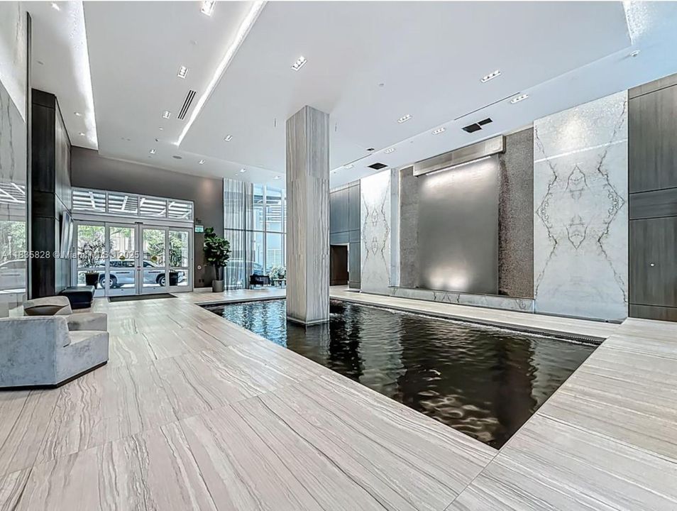 Под контрактом: $895,000 (2 спален, 2 ванн, 1161 Квадратных фут)