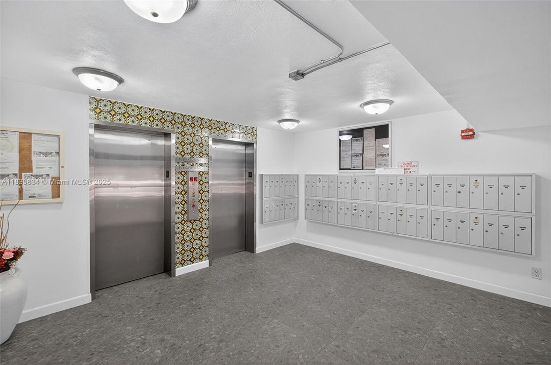 For Sale: $302,000 (1 beds, 1 baths, 770 Square Feet)