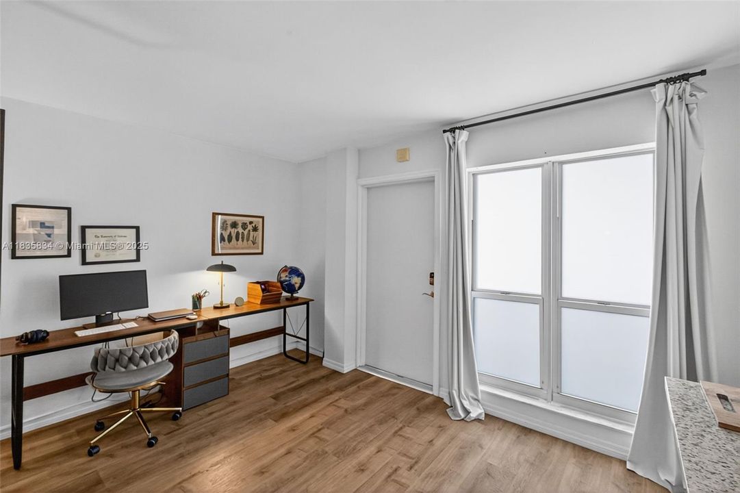 For Sale: $302,000 (1 beds, 1 baths, 770 Square Feet)