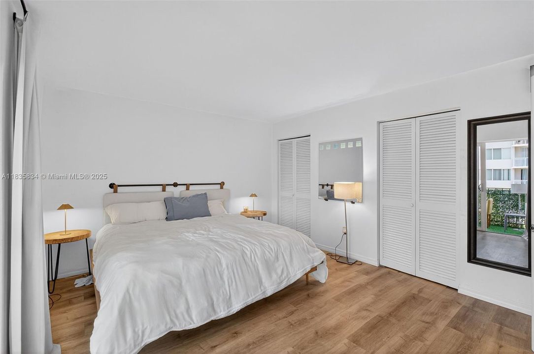 For Sale: $302,000 (1 beds, 1 baths, 770 Square Feet)