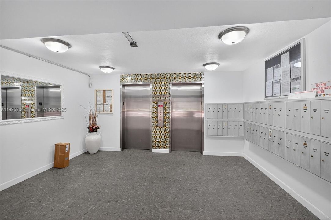 For Sale: $302,000 (1 beds, 1 baths, 770 Square Feet)