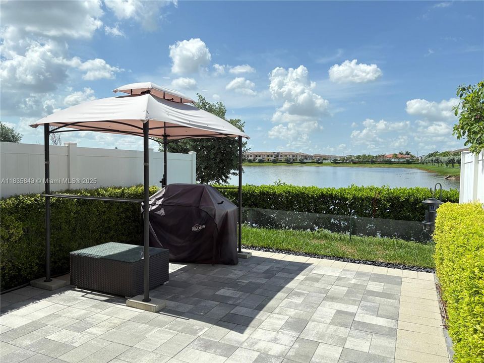 For Sale: $510,000 (3 beds, 2 baths, 1412 Square Feet)