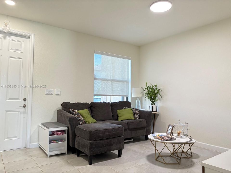 For Sale: $510,000 (3 beds, 2 baths, 1412 Square Feet)