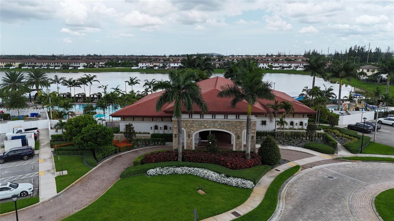 For Sale: $510,000 (3 beds, 2 baths, 1412 Square Feet)