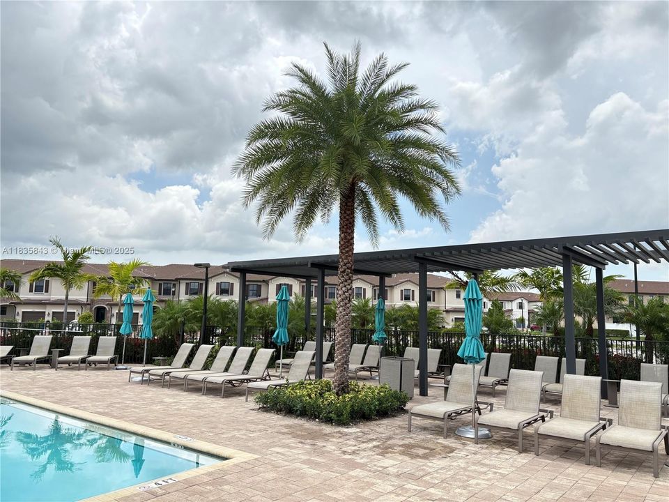 For Sale: $510,000 (3 beds, 2 baths, 1412 Square Feet)