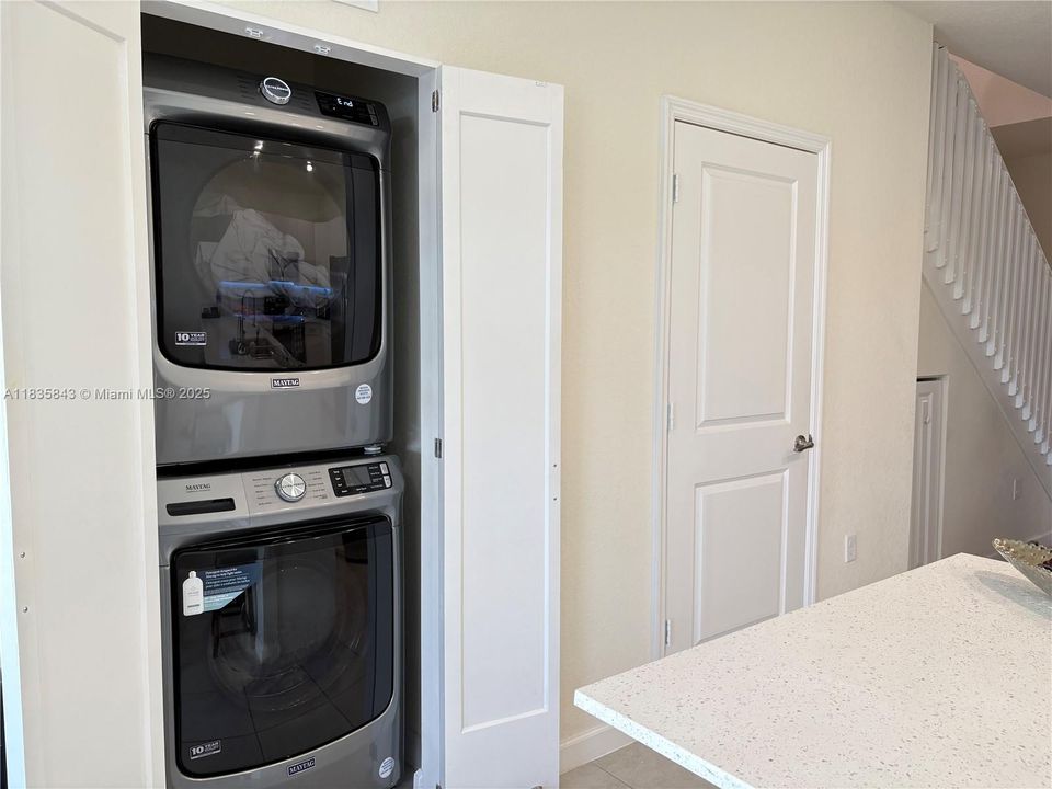 For Sale: $510,000 (3 beds, 2 baths, 1412 Square Feet)