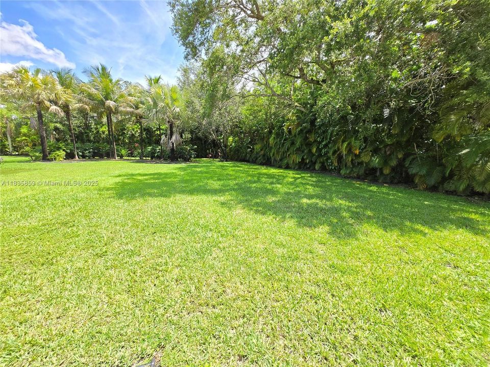 Active With Contract: $2,679,000 (4 beds, 4 baths, 4064 Square Feet)