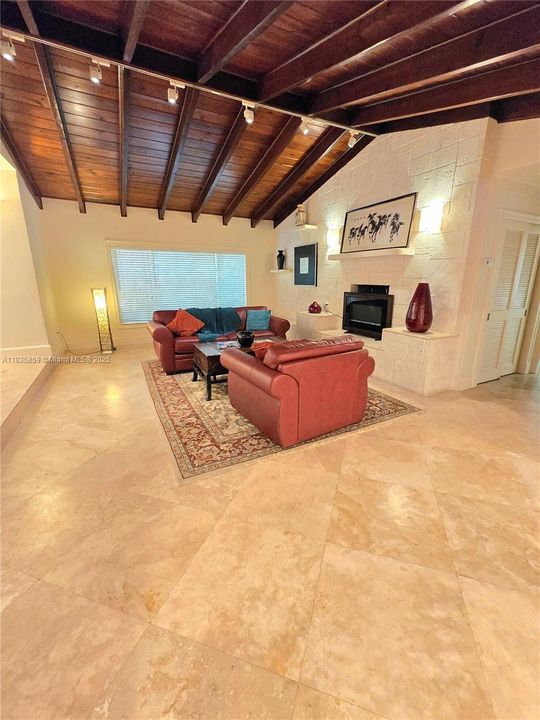 Active With Contract: $2,679,000 (4 beds, 4 baths, 4064 Square Feet)