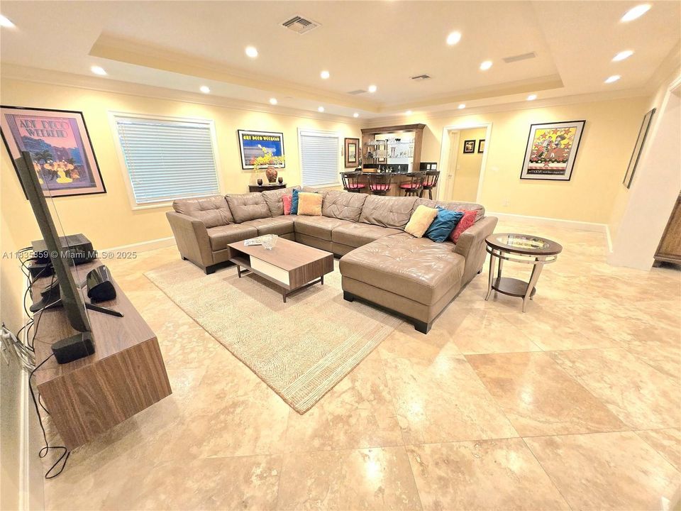 Active With Contract: $2,679,000 (4 beds, 4 baths, 4064 Square Feet)