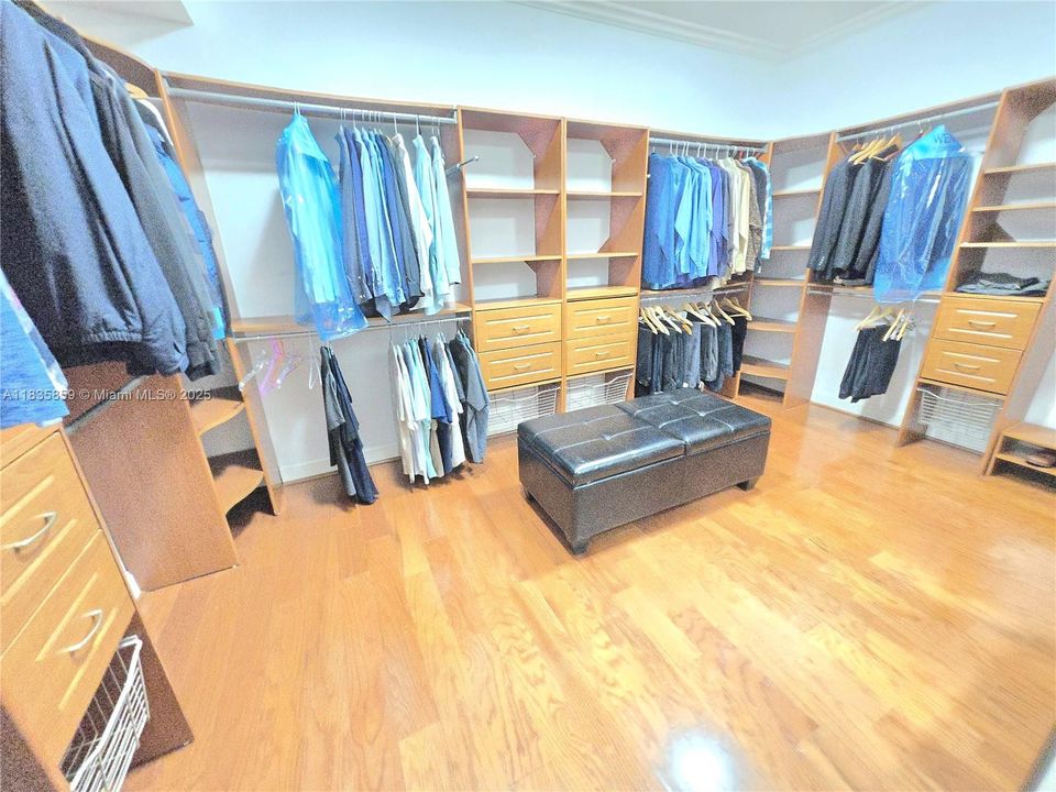 Active With Contract: $2,679,000 (4 beds, 4 baths, 4064 Square Feet)