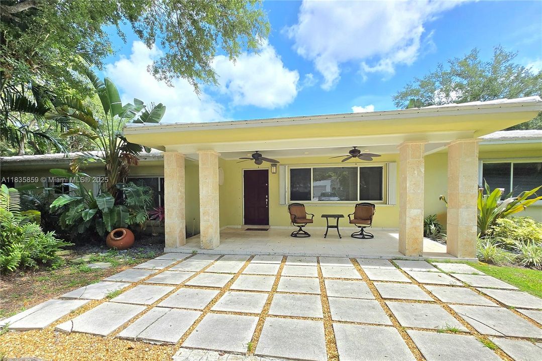 Active With Contract: $2,679,000 (4 beds, 4 baths, 4064 Square Feet)