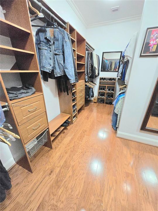 Active With Contract: $2,679,000 (4 beds, 4 baths, 4064 Square Feet)