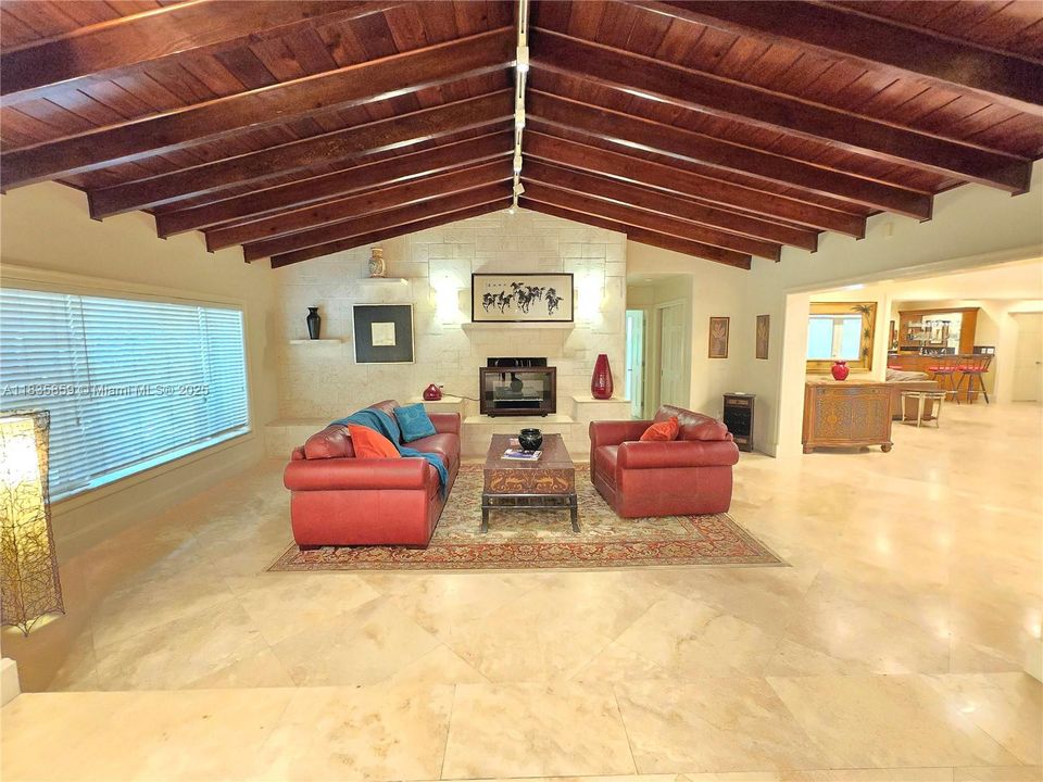 Active With Contract: $2,679,000 (4 beds, 4 baths, 4064 Square Feet)