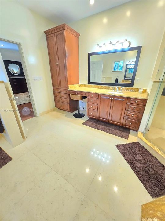 Active With Contract: $2,679,000 (4 beds, 4 baths, 4064 Square Feet)