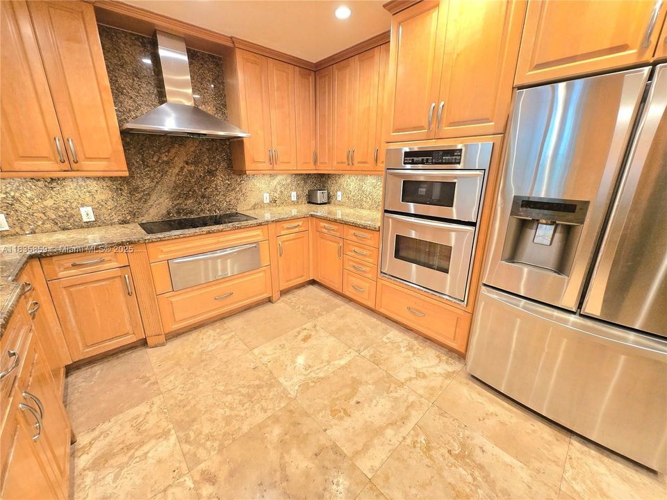 Active With Contract: $2,679,000 (4 beds, 4 baths, 4064 Square Feet)