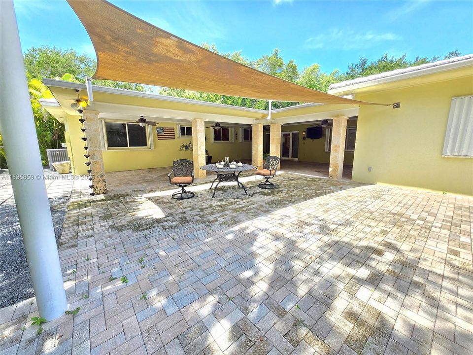 Active With Contract: $2,679,000 (4 beds, 4 baths, 4064 Square Feet)