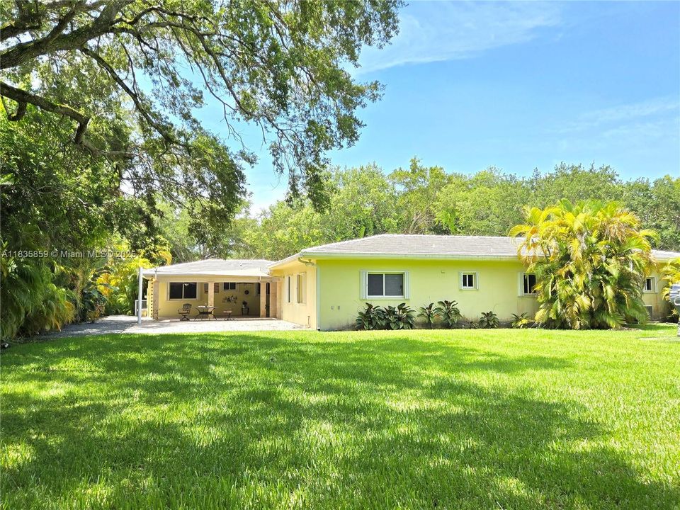 Active With Contract: $2,679,000 (4 beds, 4 baths, 4064 Square Feet)