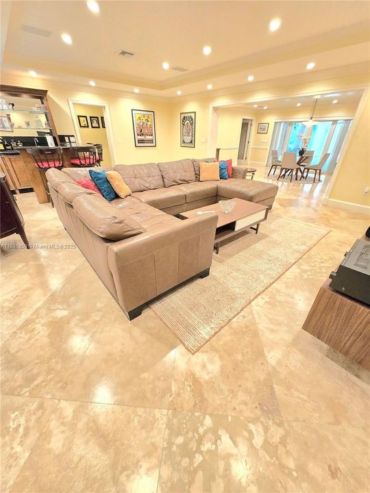 Active With Contract: $2,679,000 (4 beds, 4 baths, 4064 Square Feet)