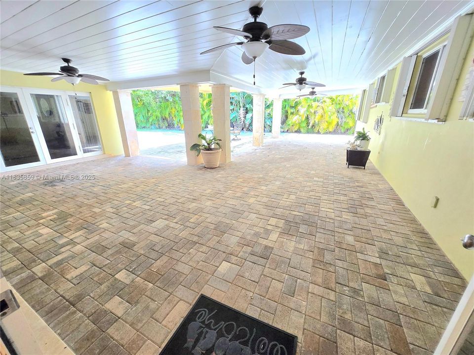 Active With Contract: $2,679,000 (4 beds, 4 baths, 4064 Square Feet)