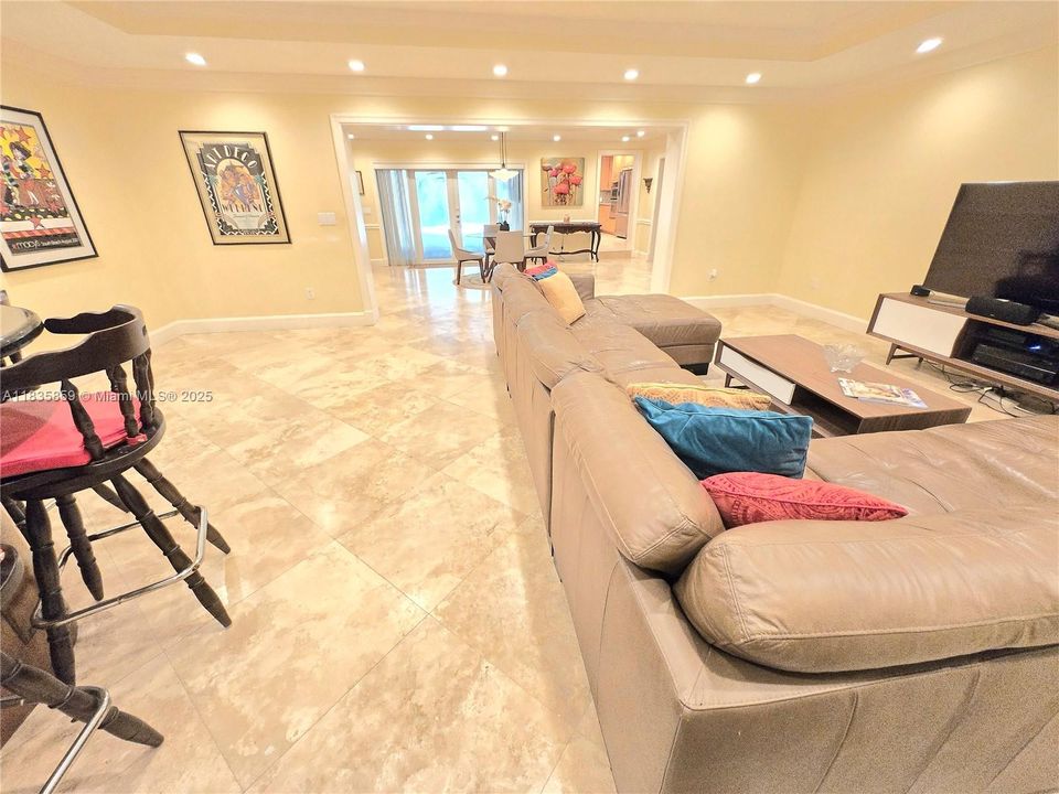 Active With Contract: $2,679,000 (4 beds, 4 baths, 4064 Square Feet)