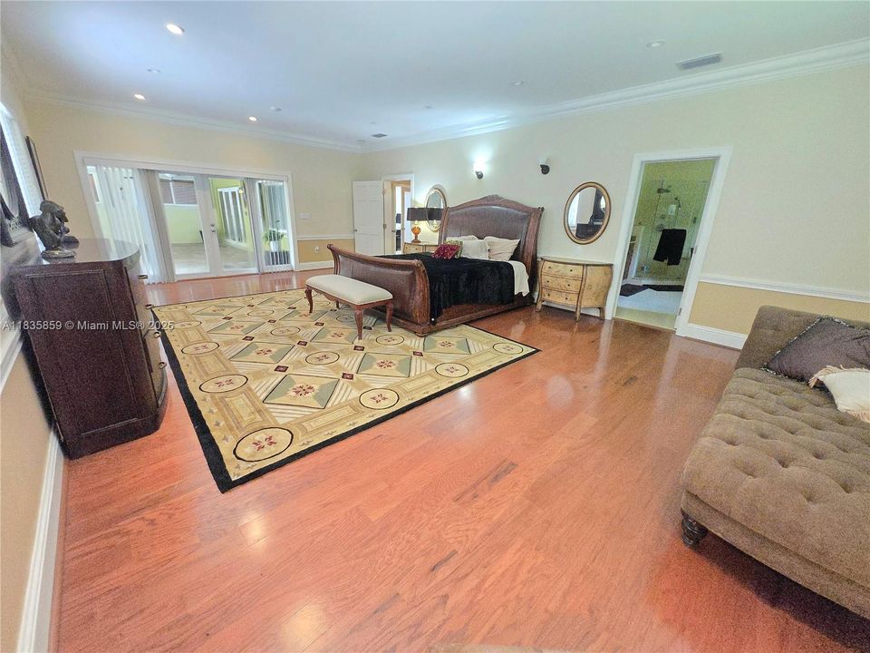 Active With Contract: $2,679,000 (4 beds, 4 baths, 4064 Square Feet)