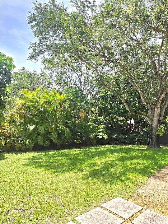 Active With Contract: $2,679,000 (4 beds, 4 baths, 4064 Square Feet)