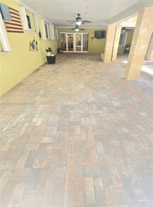 Active With Contract: $2,679,000 (4 beds, 4 baths, 4064 Square Feet)