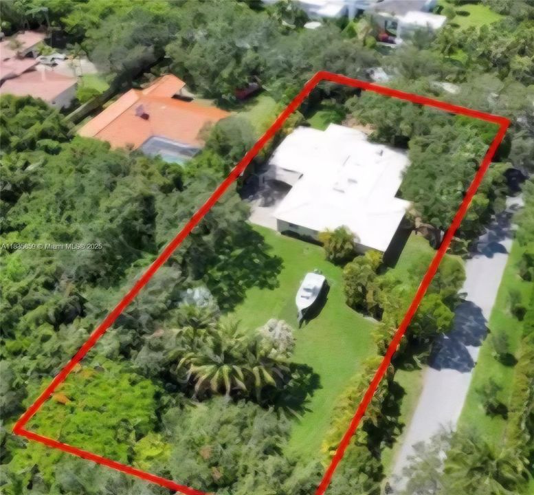 Active With Contract: $2,679,000 (4 beds, 4 baths, 4064 Square Feet)