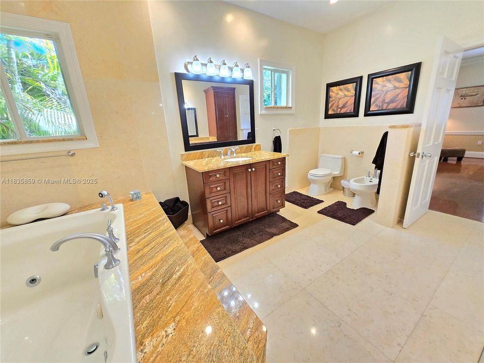 Active With Contract: $2,679,000 (4 beds, 4 baths, 4064 Square Feet)