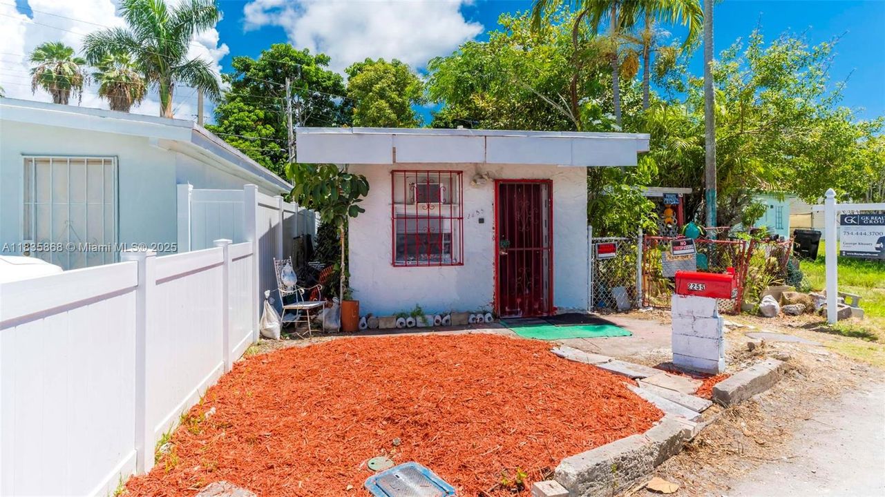 Recently Sold: $250,000 (1 beds, 1 baths, 610 Square Feet)