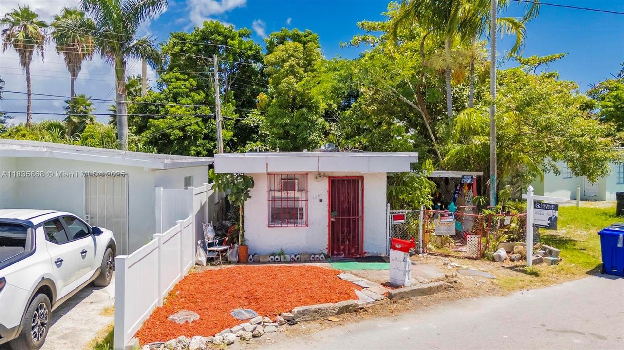 Recently Sold: $250,000 (1 beds, 1 baths, 610 Square Feet)