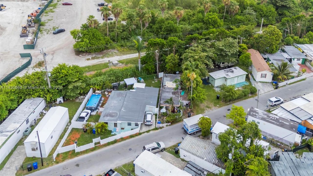 Recently Sold: $250,000 (1 beds, 1 baths, 610 Square Feet)