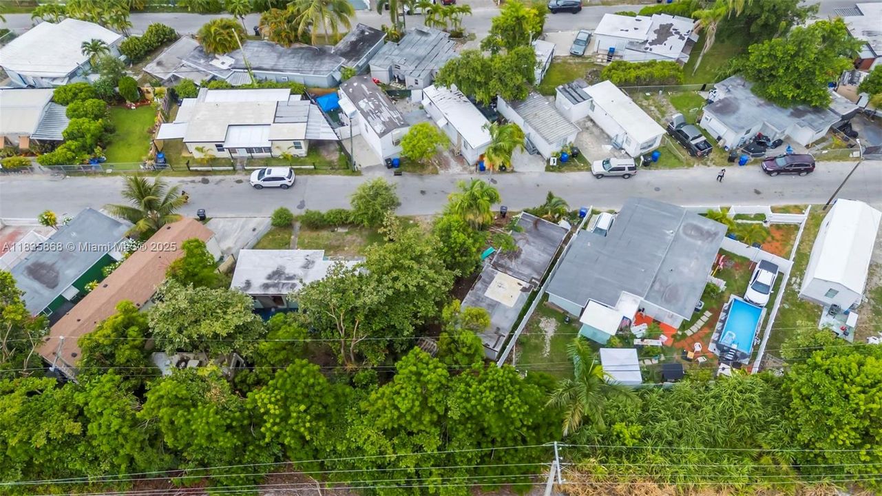 Recently Sold: $250,000 (1 beds, 1 baths, 610 Square Feet)